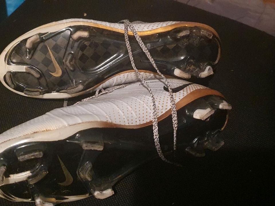 Nike Mercurial CR7 324K Gold Elite Gr.38 nw in Hamburg