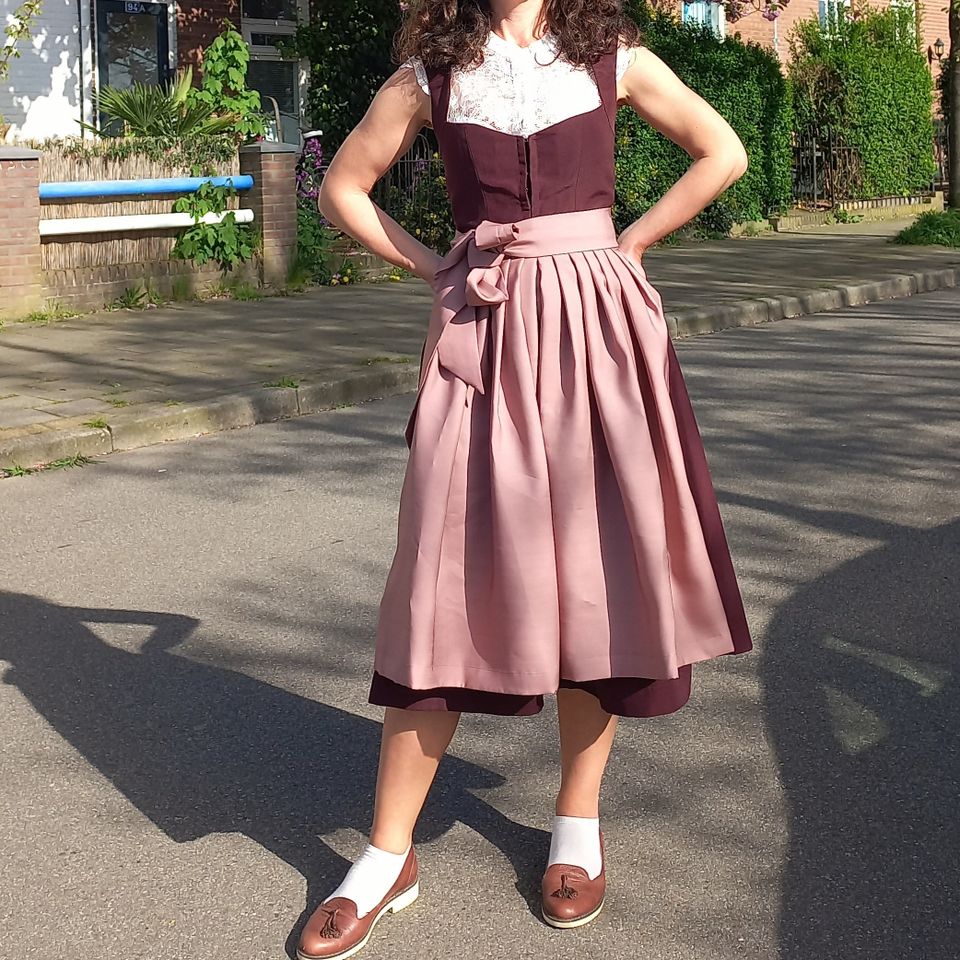 Dirndl Trachten Ruby Schlicht Handmade Neu Rot XL 42, 2XL 44 in Kranenburg