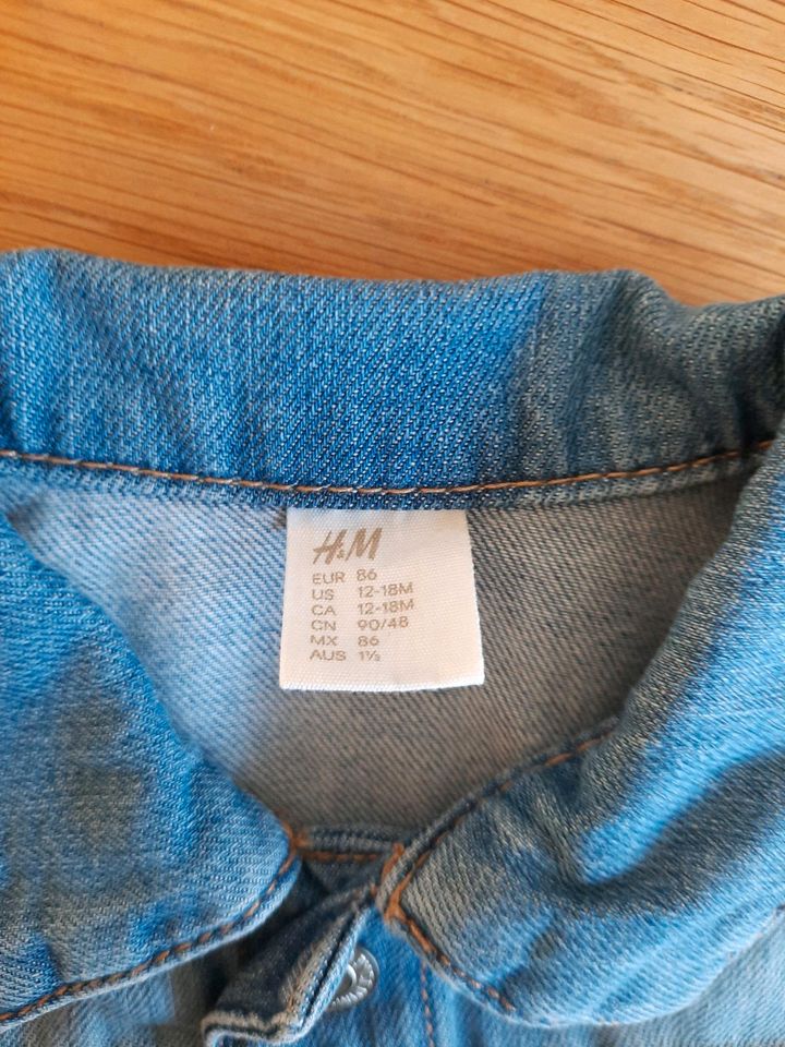 Jeansjacke von H&M Größe 86 in Rottenburg a.d.Laaber