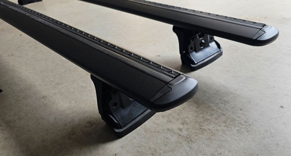 Thule WingBar Evo black 711420 mit Fuß 753 und Montagekit 4042 in Eschweiler