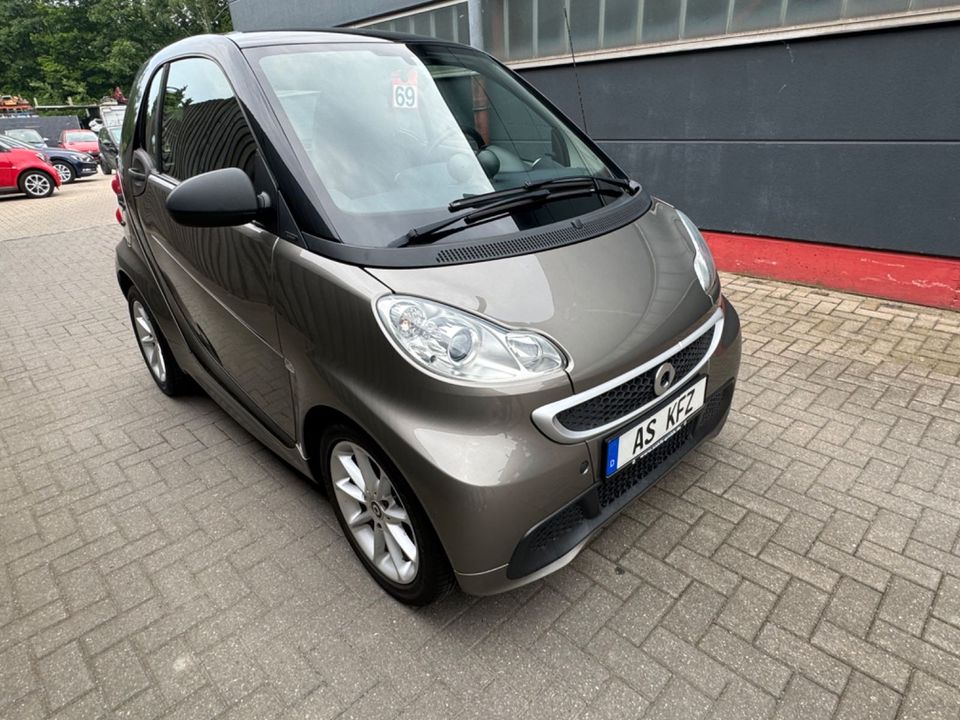 Smart ForTwo Passion SHZ KLIMA NAVI DZ & UHR ALU´S in Castrop-Rauxel