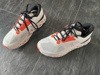 ON Sportschuh Damen Cloudstratus weiß/orange Gr. 40 Köln - Köln Dellbrück Vorschau