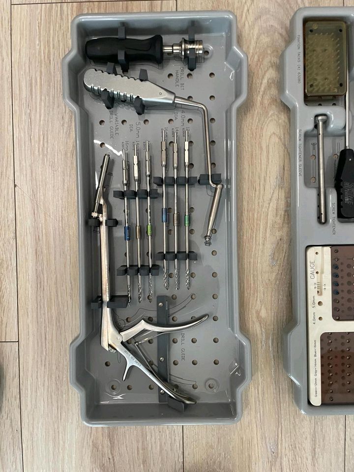 Zimmer biomet  chirurgische Instrument set3 in Ratingen