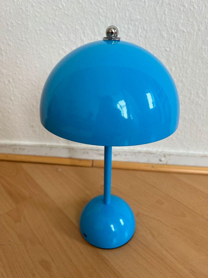 LED Lampe blau in Hamburg
