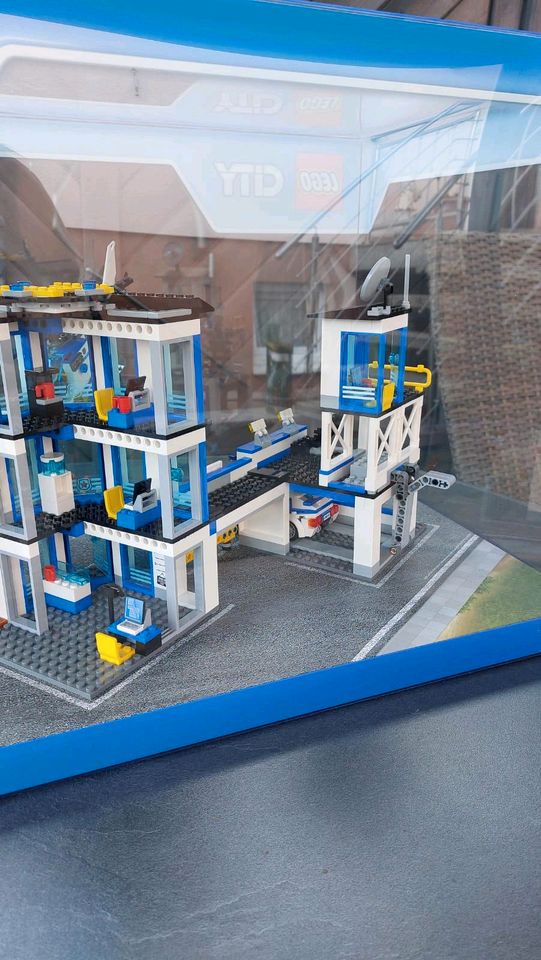 LEGO Polizeistation Aussteller Display Sammlerstück in Stadtallendorf