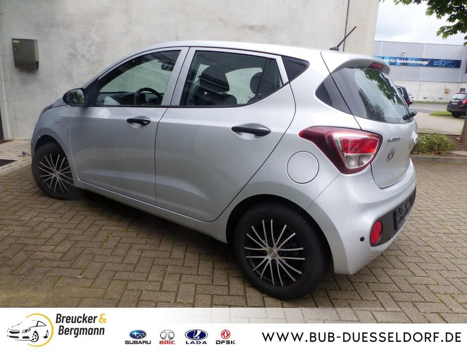 Hyundai i10 Classic, Navi, Rückfahrkamera, Topzustand in Düsseldorf