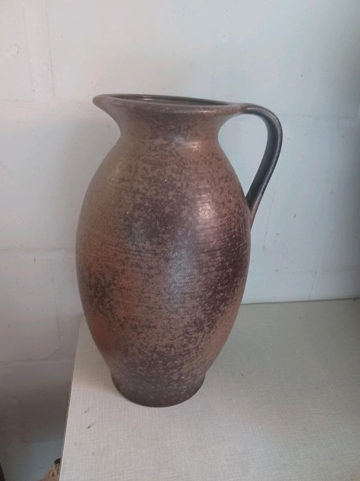 Ton Krug, Kanne, Vase in Lienen