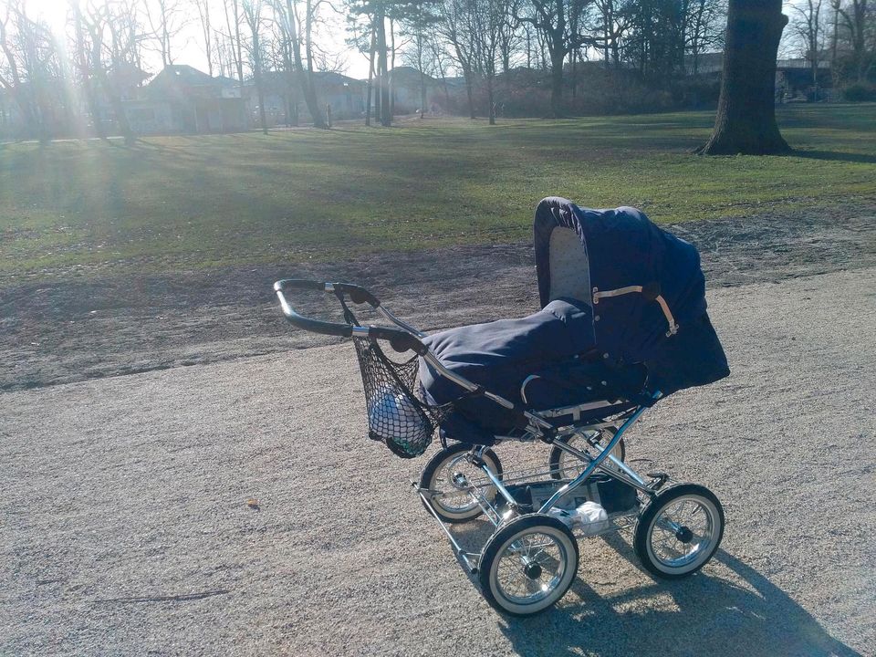 Eichhorn Kinderwagen retro old school in Berlin