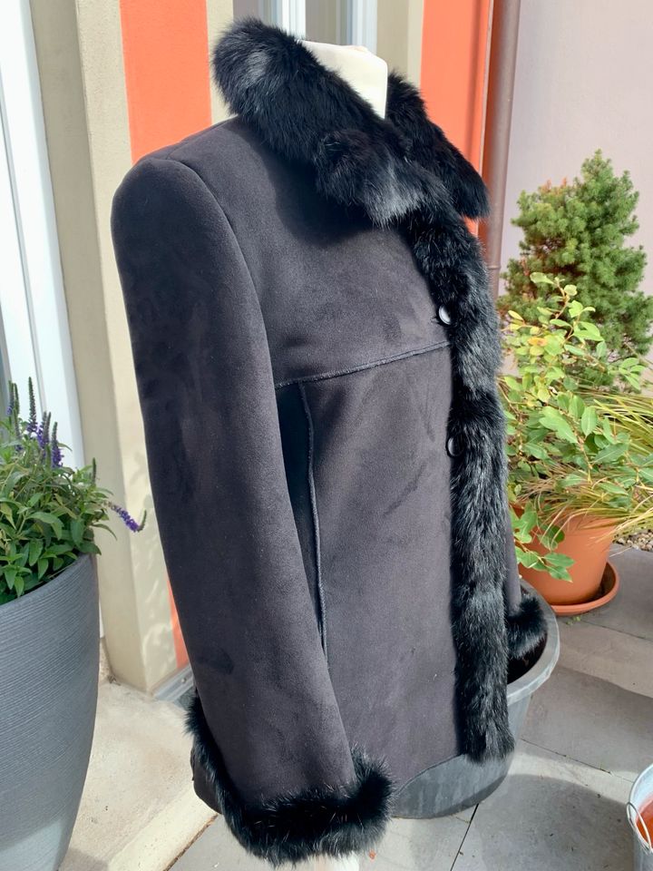 ❤️ Tiefschwarze Jacke  mit Echtpelz 38/40 ❤️ in Naumburg (Saale)