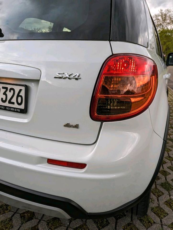 Suzuki SX4 Style, 4x4, Klima, Navi, AWD in Buchenbach