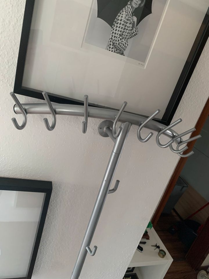 Garderobe aus Metall zur Wandmontage in Gechingen