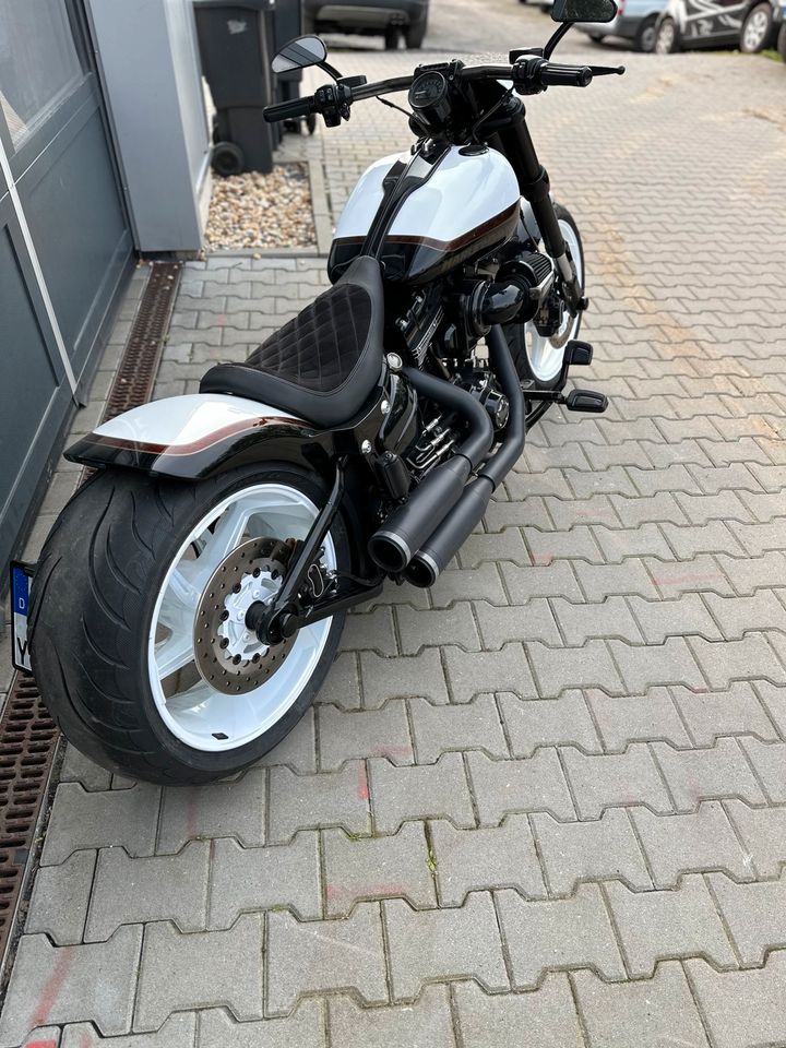 Harley Davidson Breakout CVO/ Kesstech/ 260.er/ Thunderbike Heck in Aldenhoven