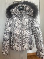 Laurel Damen Daunenjacke mit Pelzkragen Gr. 32 Kr. München - Kirchheim bei München Vorschau