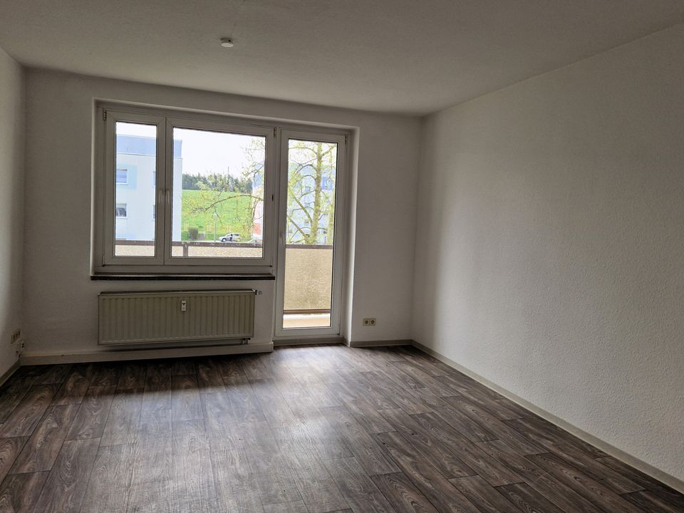 Helle 3-Raum-Wohnung mit Balkon (III. OG) in Schleiz in Schleiz