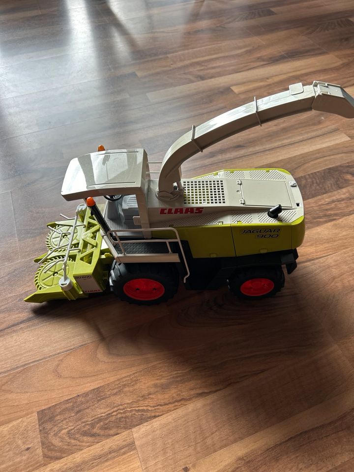 Claas Jaguar 900 Mähdrescher in Zetel