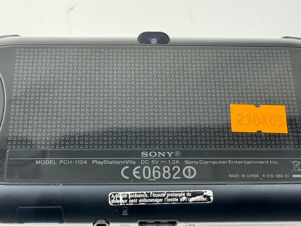 Sony PS Vita pch-1104 + 4 Spiele + SD Card 8GB in Hof (Saale)