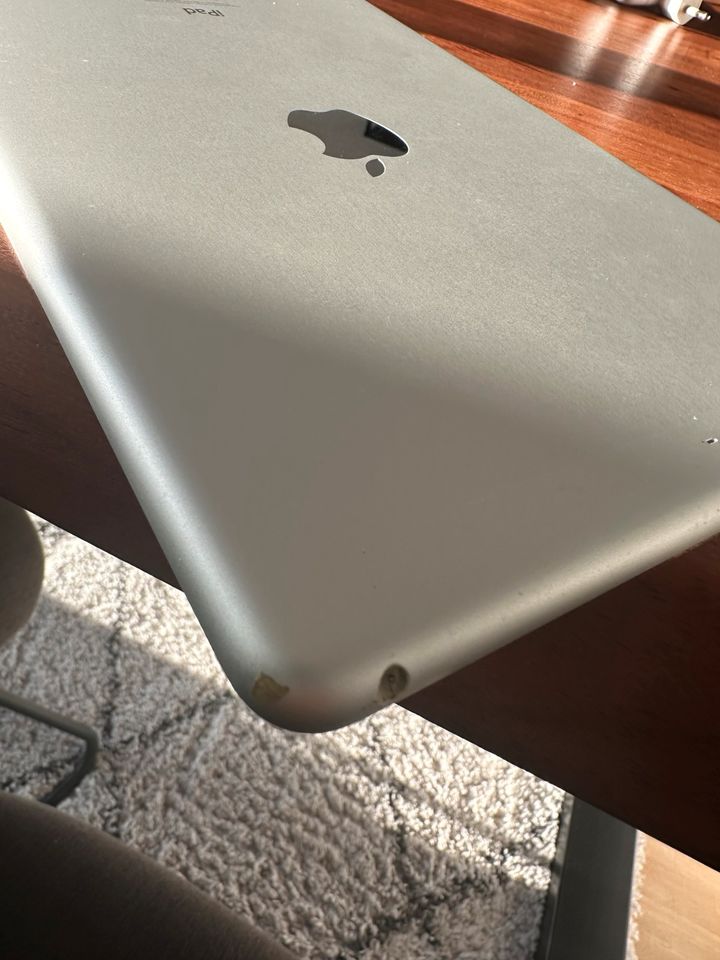 iPad Air - funktionstüchtig inkl SmartCase (32 GB) in Bonn