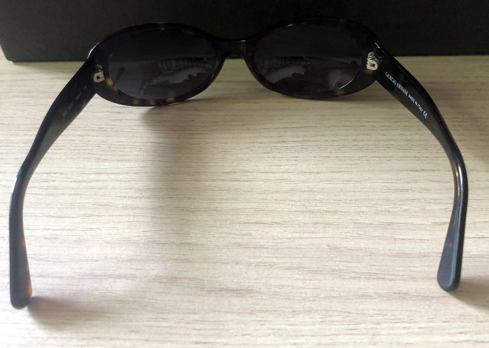 Giorgio Armani Sonnenbrille Damen <neuwertig> in Erlangen