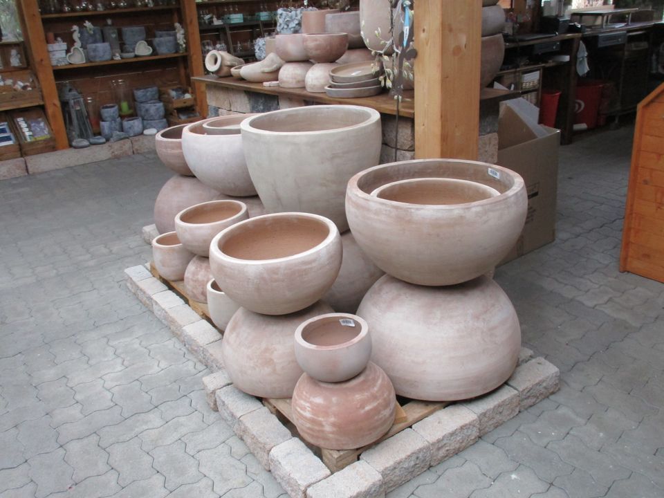 Terracotta,Terrakotta, Gartenfiguren, Pflanzkübel, Gartendeko, in Lingenfeld