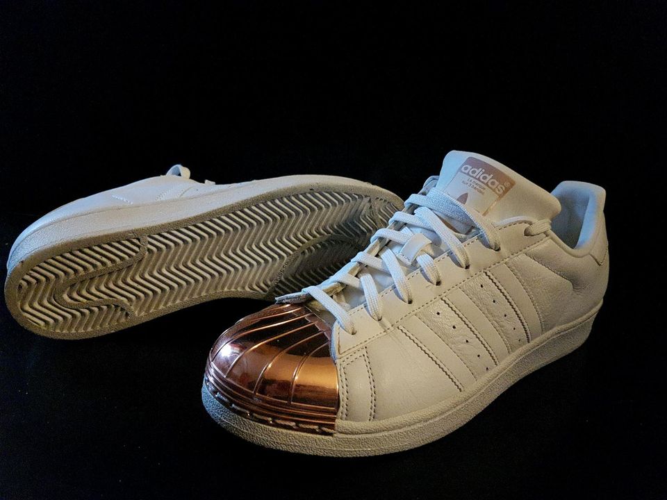 Adidas Superstar Metal Toe white copper Metallica, Gr. 42 in Burgdorf