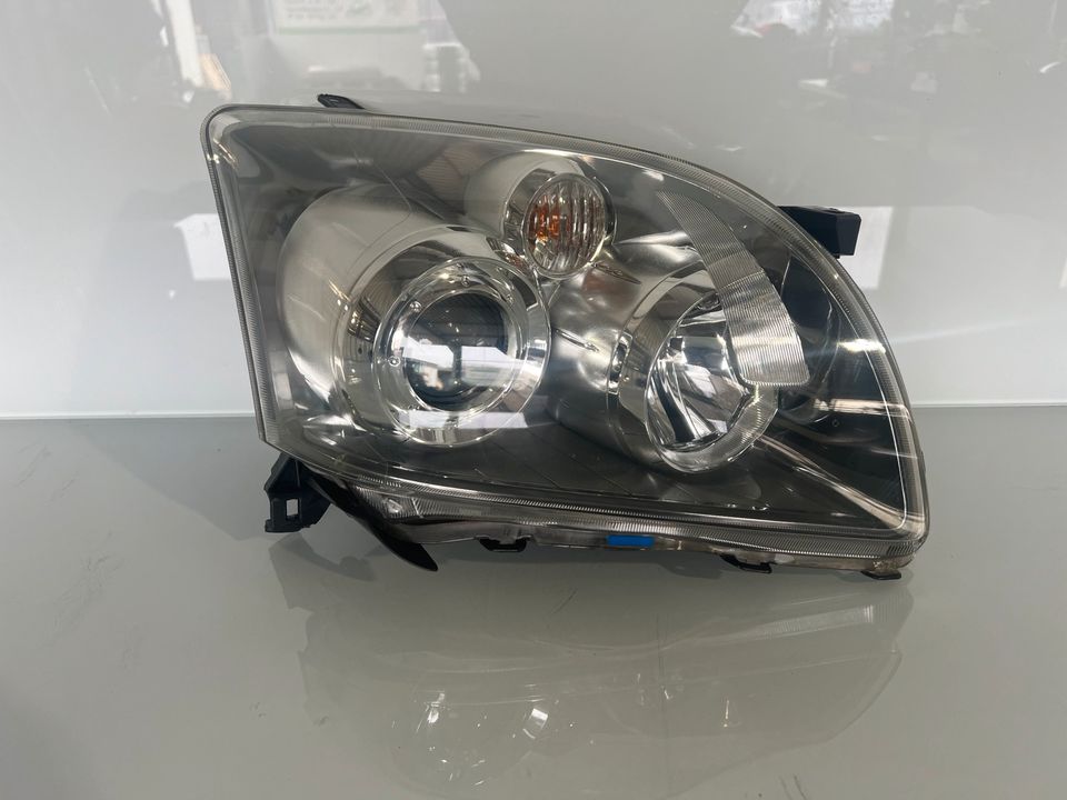 Scheinwerfer Toyota Avensis T25 rechts Frontscheinwerfer Lampe in Wilnsdorf