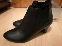 Schwarze Schlupf Stiefeletten Absatz Gr 39 neu Nordrhein-Westfalen - Schieder-Schwalenberg Vorschau