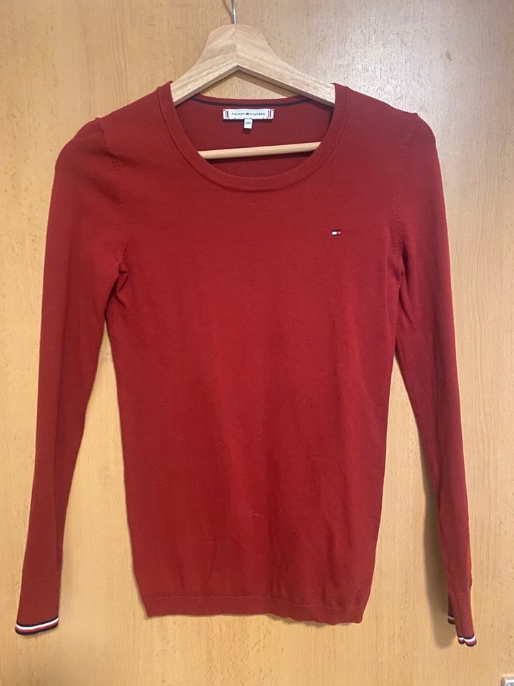 Tommy Hilfiger Pullover Shirt rot 34 xs in Bergen auf Rügen