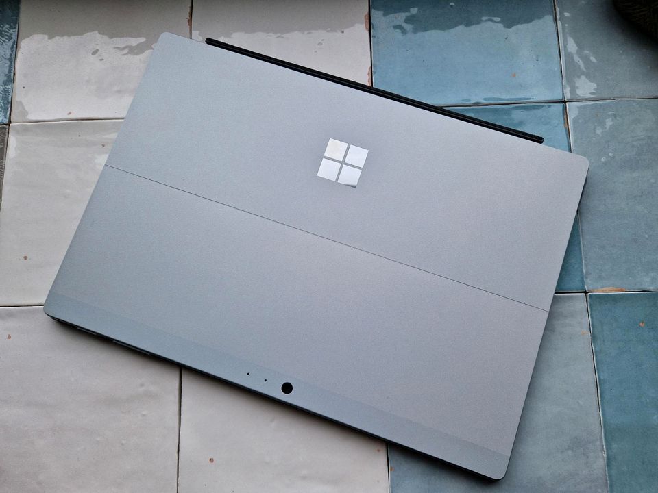 Microsoft Surface Pro 5  Intel i5 256 GB mit Typecover und Pen in Hamburg