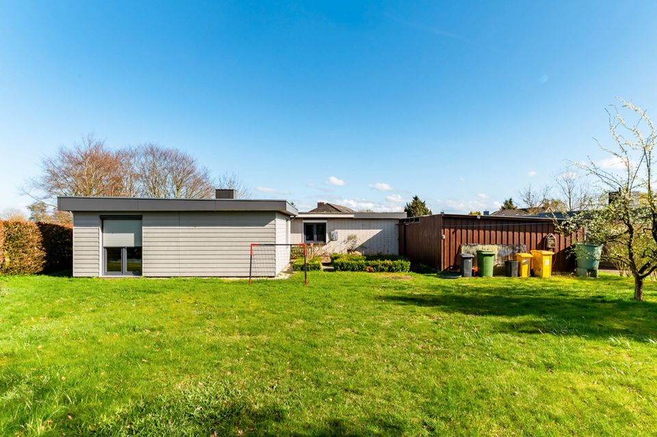 Ebenerdiges Wohnen im Grünen: Dieser Bungalow bietet Platz und viele Gestaltungsmöglichkeiten. in Oster-Ohrstedt