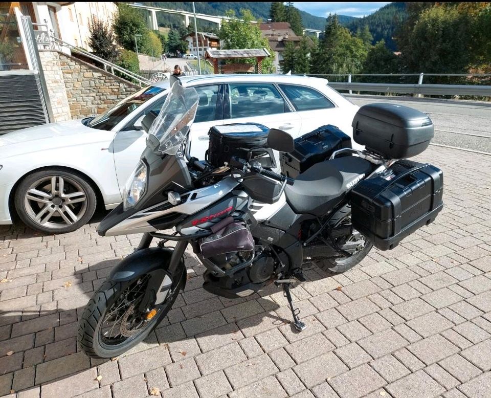 Suzuki V-Strom 1000 inkl givi Koffer und Topcase in Dillenburg