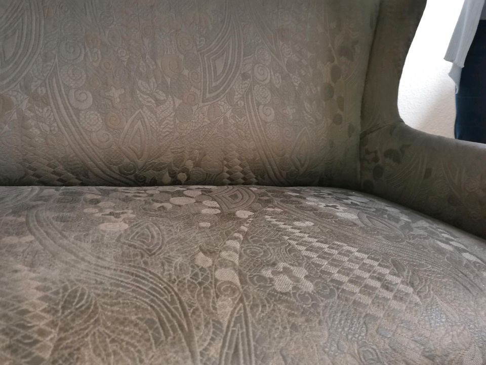 Kleines schickes altes Sofa in Gelmer