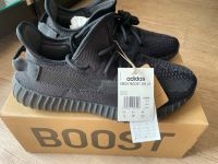 Adidas Yeezy Boost 350 V2 Onyx 44 Neu mit Rechnung 100% Original Niedersachsen - Seevetal Vorschau