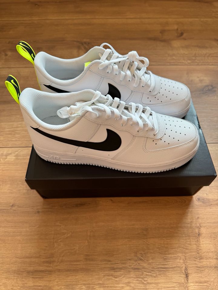 NIKE AIR FORCE 1 ‘07 WHITE BLACK VOLT EU 45 UNGETRAGEN in Ahaus