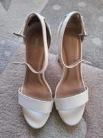 Schöne Sandalen creme Nordrhein-Westfalen - Lippstadt Vorschau