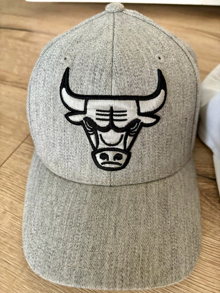 Mitchell & Ness Chicago Bulls Caps 3x in Düsseldorf