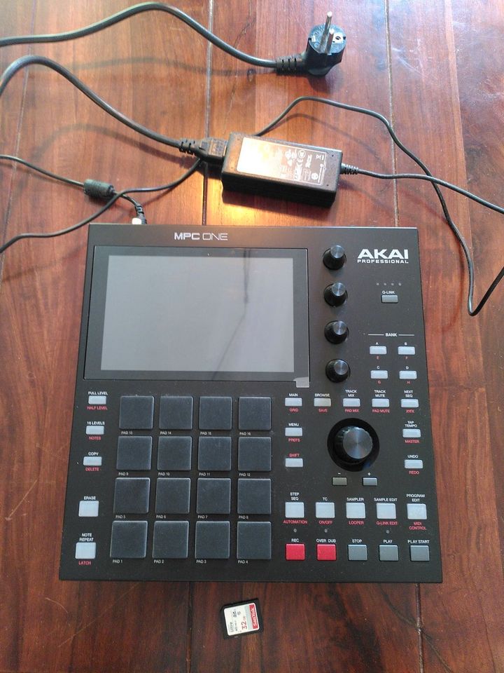 AKAI MPC One inkl. Samples, Extensions und Plug-Ins in Berlin