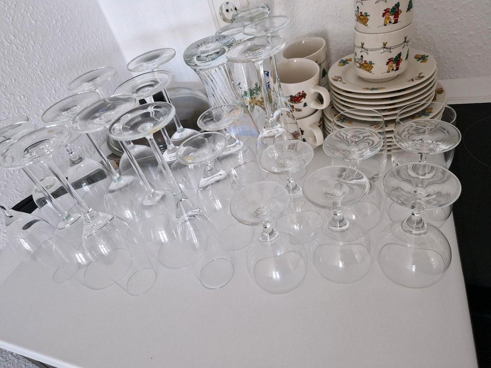 Diverse Porzellanware und Gläser in Zülpich
