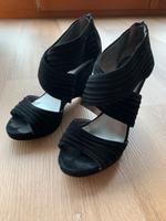Schwarze Wildleder Sandalen von CaféNoir, Größe 40 Nordrhein-Westfalen - Lemgo Vorschau
