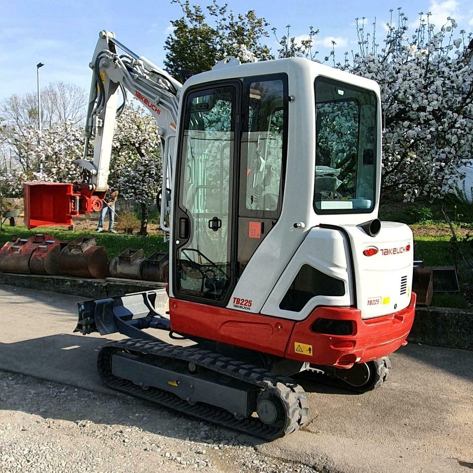 Vermiete Baumaschinen Minibagger Radlader Minilader Dumper Raupen in Aulendorf