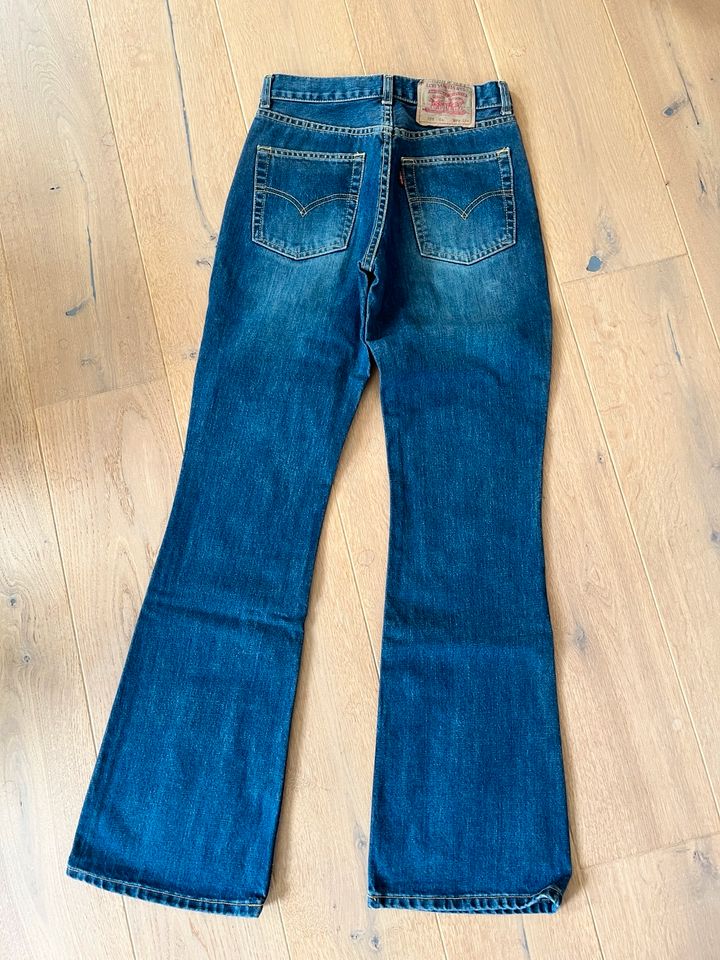 Levi’s 525 Jeans blau W28 L34 flared leg in Solingen