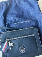 Umhängetasche von Tommy Hilfiger neuwertig Baden-Württemberg - Knittlingen Vorschau