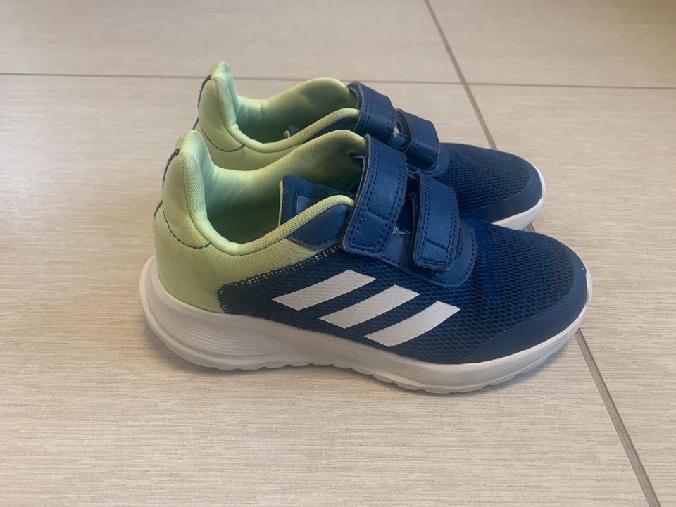 TOP!!! Adidas Tensaur Run Sportschuhe, Gr. 33 in Schorndorf