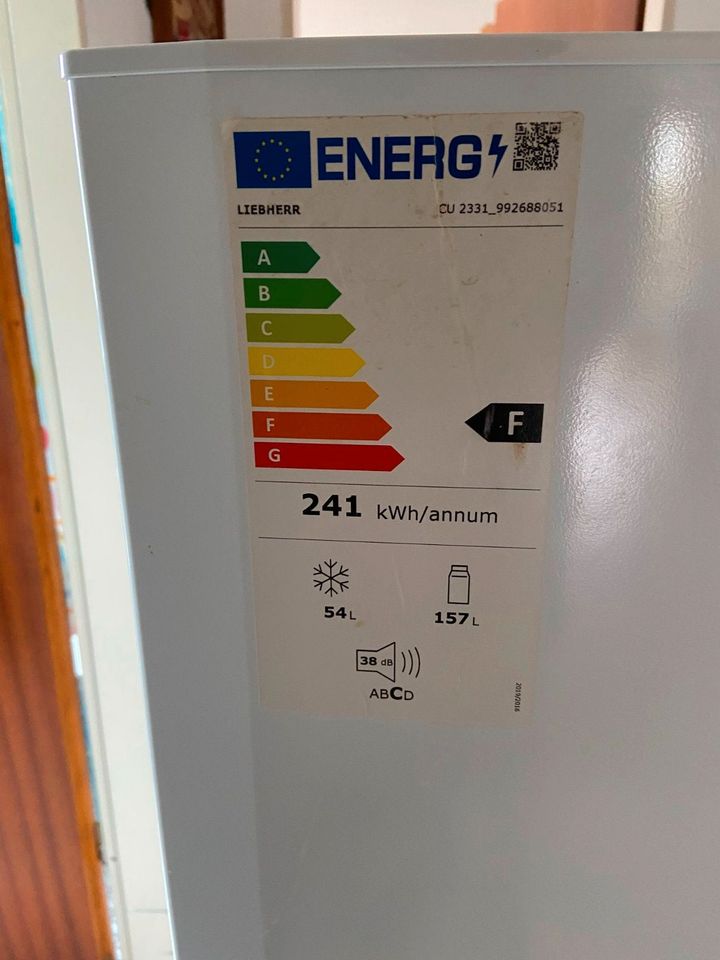 Liebherr Cu 2331-21 Stand- Kühl-Gefrierkombination weiß / F in Wedel