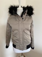 Hollister Daunenjacke, grau, Gr. XS Nordrhein-Westfalen - Neuss Vorschau