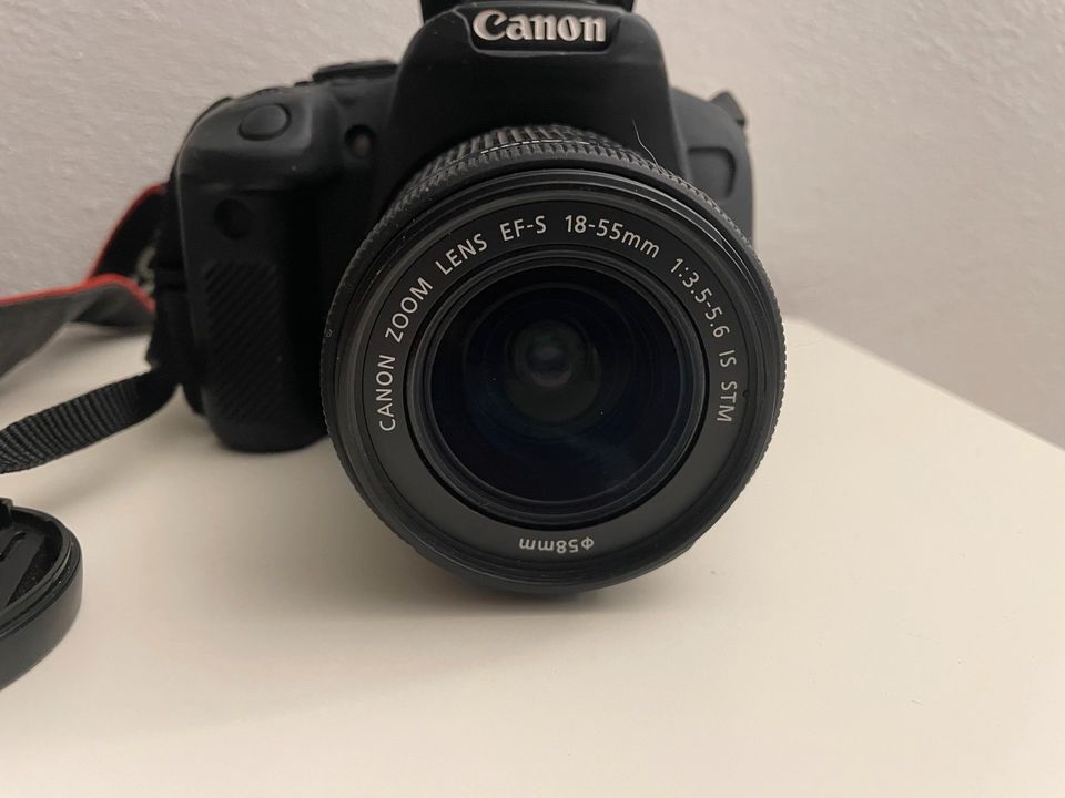 Canon EOS 700d mit Zubehör in Esslingen