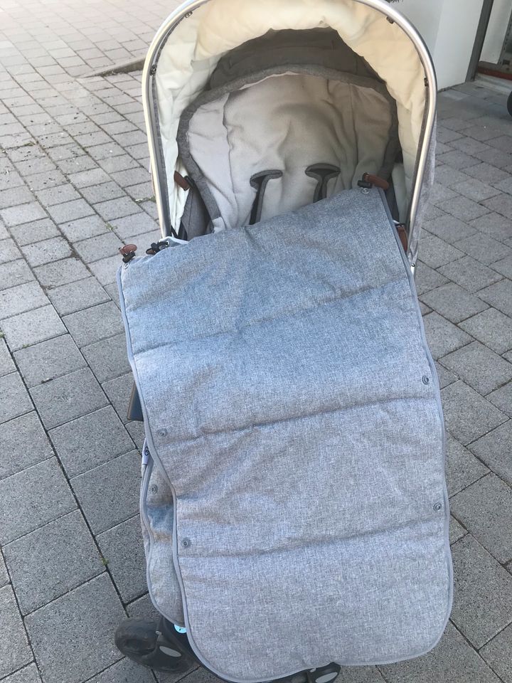 Bonavi Kinderwagen mit viel Zubehör in Gemmrigheim