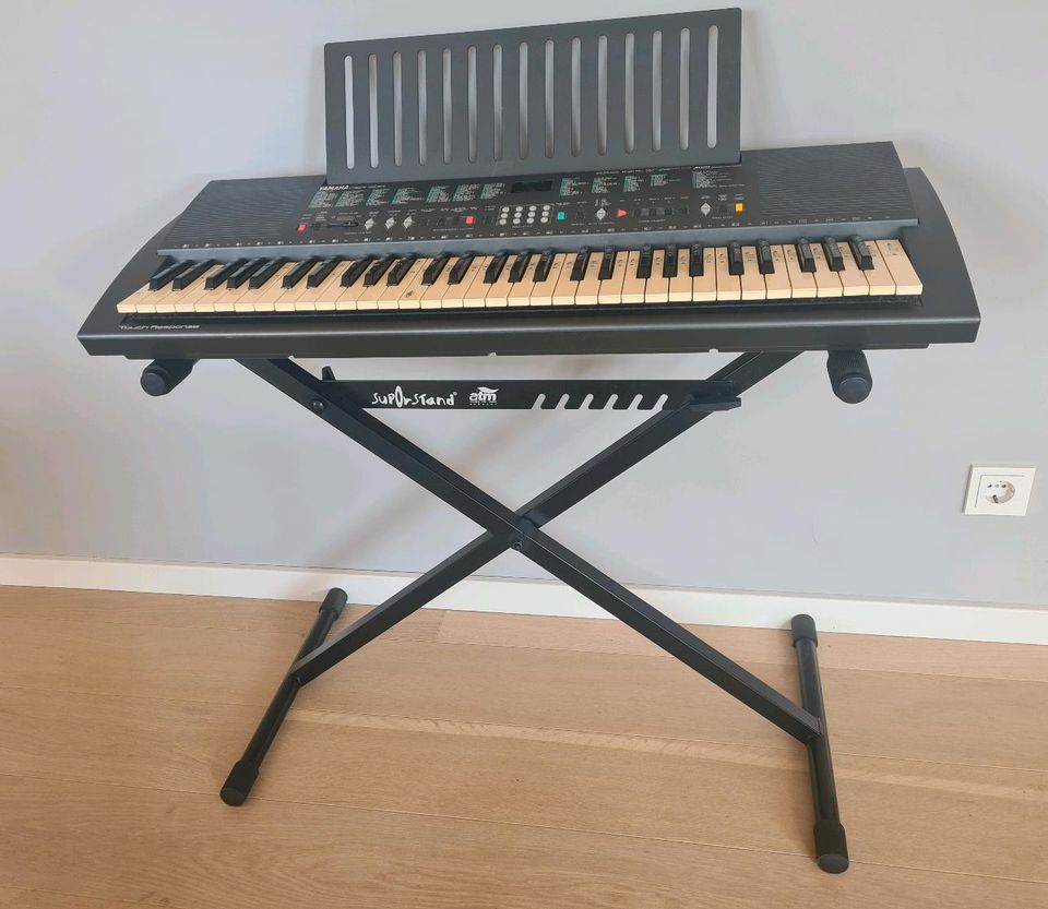 Yamaha PSR 300 Keyboard  inkl. Ständer in Düsseldorf