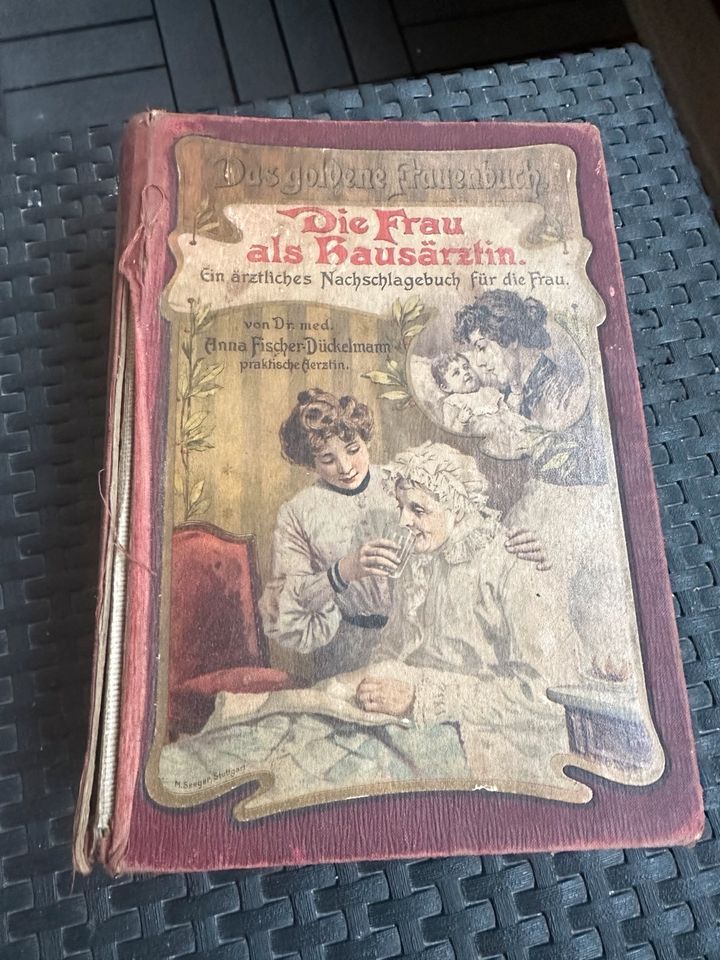 Altes Buch (Die Frau als Hausärztin) in Berlin