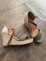 S. Oliver Sandalen Keilabsatz oliv/beige Niedersachsen - Edewecht Vorschau