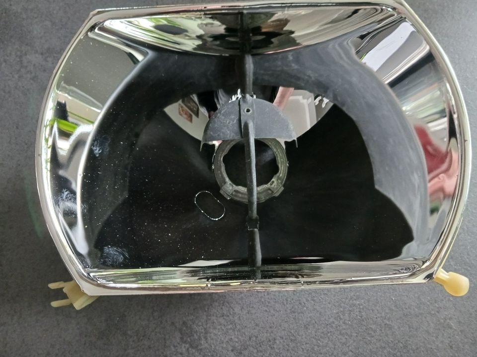 Scheinwerfer Reflektor vorne rechts Mercedes-Benz W123 in Arnsberg